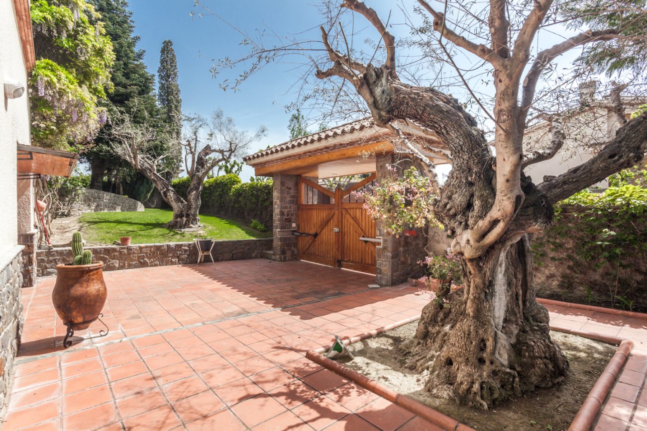 Gran casa con impresionante jardín