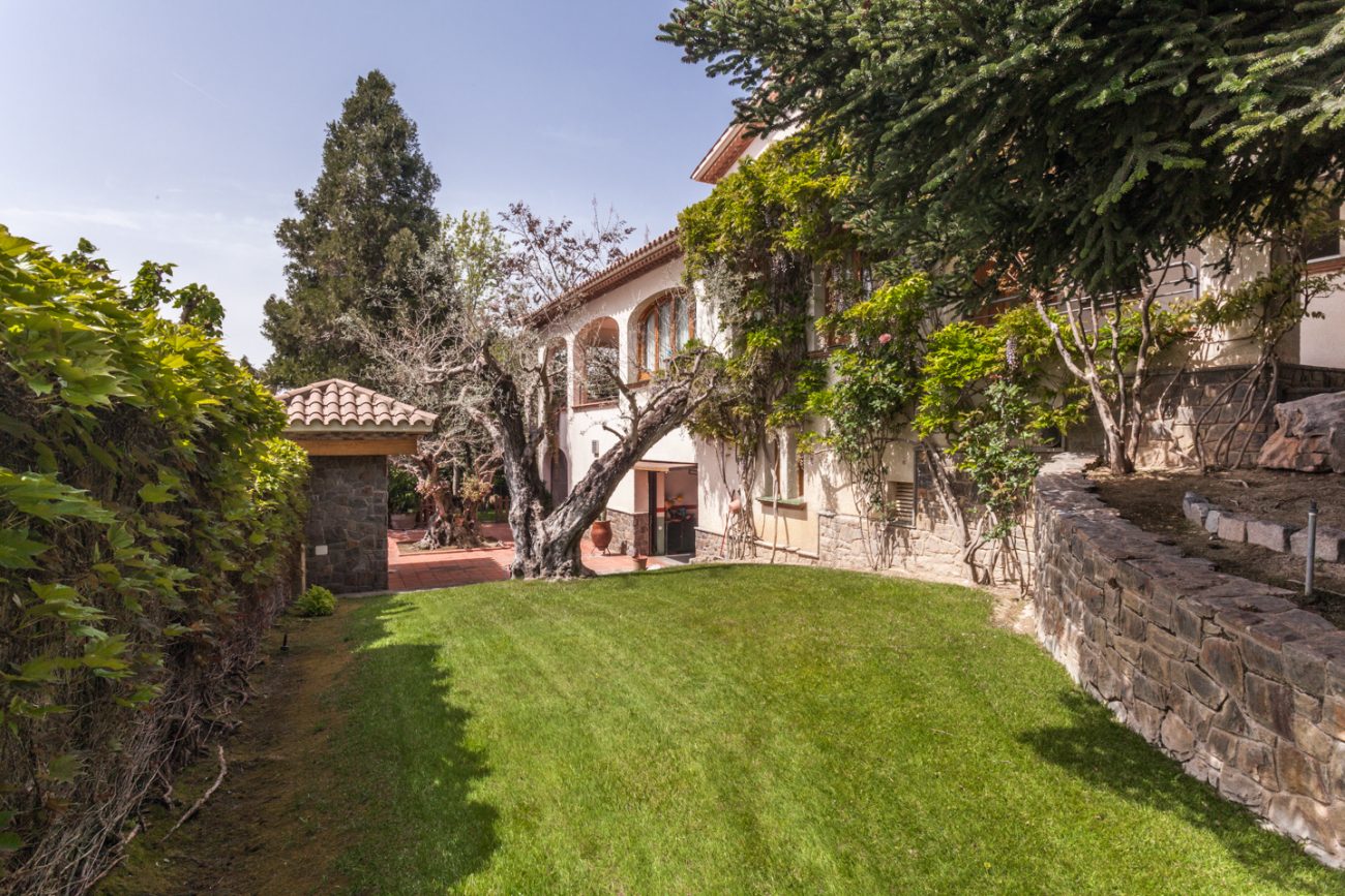 Gran casa con impresionante jardín