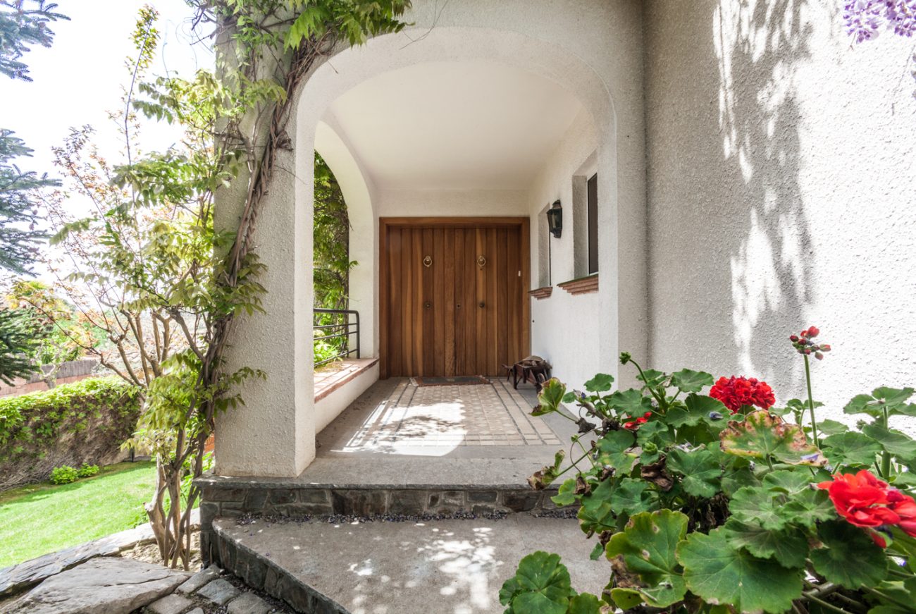 Gran casa con impresionante jardín