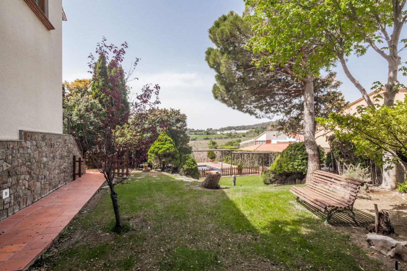 Gran casa con impresionante jardín