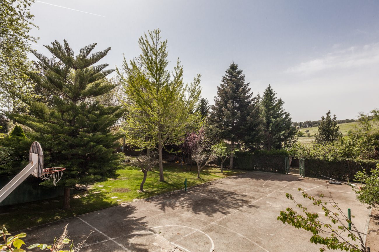Gran casa con impresionante jardín