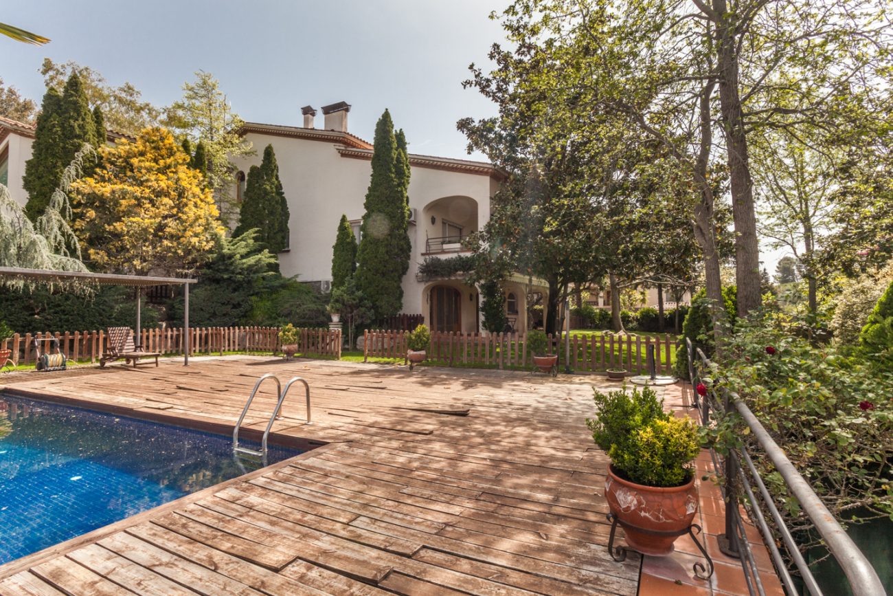 Gran casa con impresionante jardín