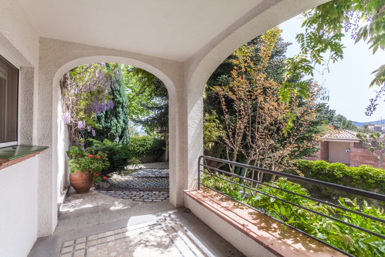 Gran casa con impresionante jardín