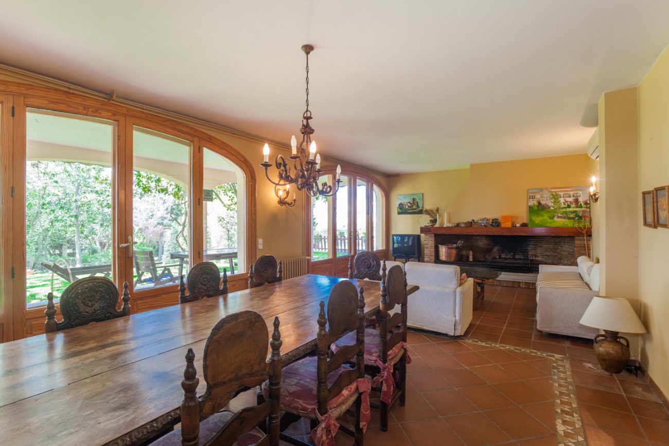 Gran casa con impresionante jardín