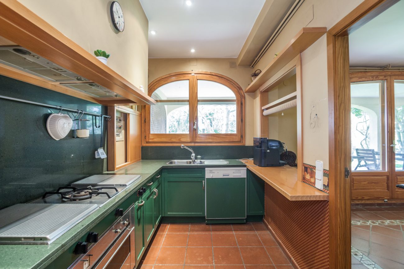 Gran casa con impresionante jardín