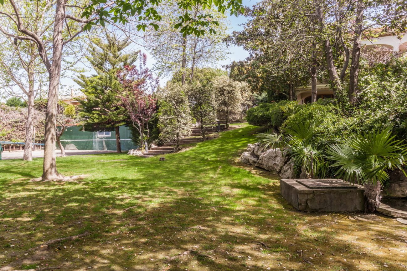 Gran casa con impresionante jardín
