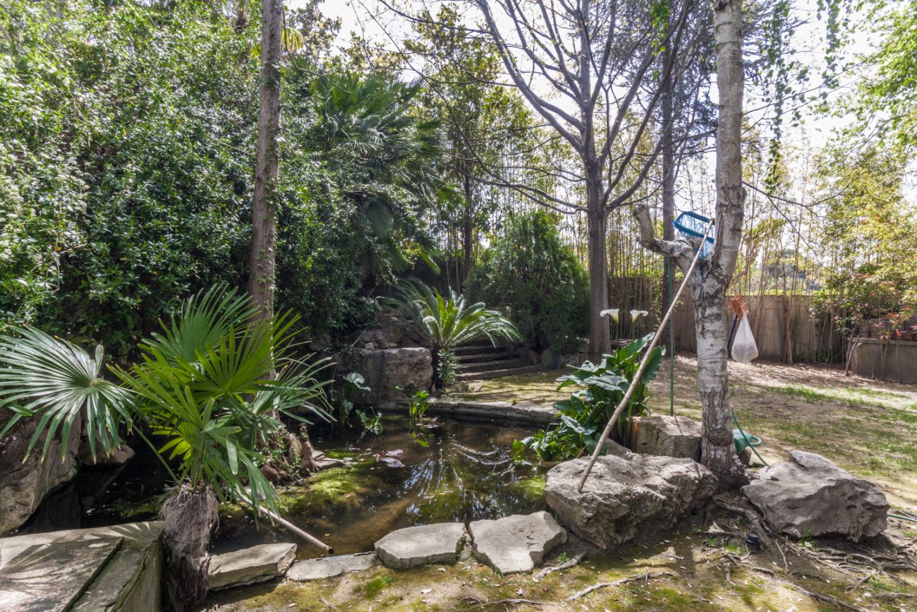 Gran casa con impresionante jardín