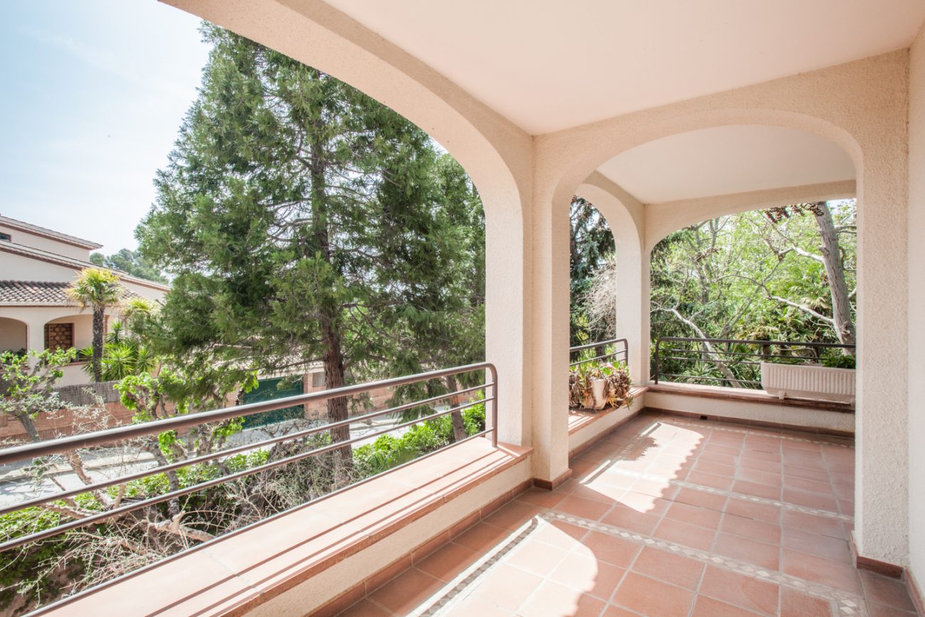 Gran casa con impresionante jardín