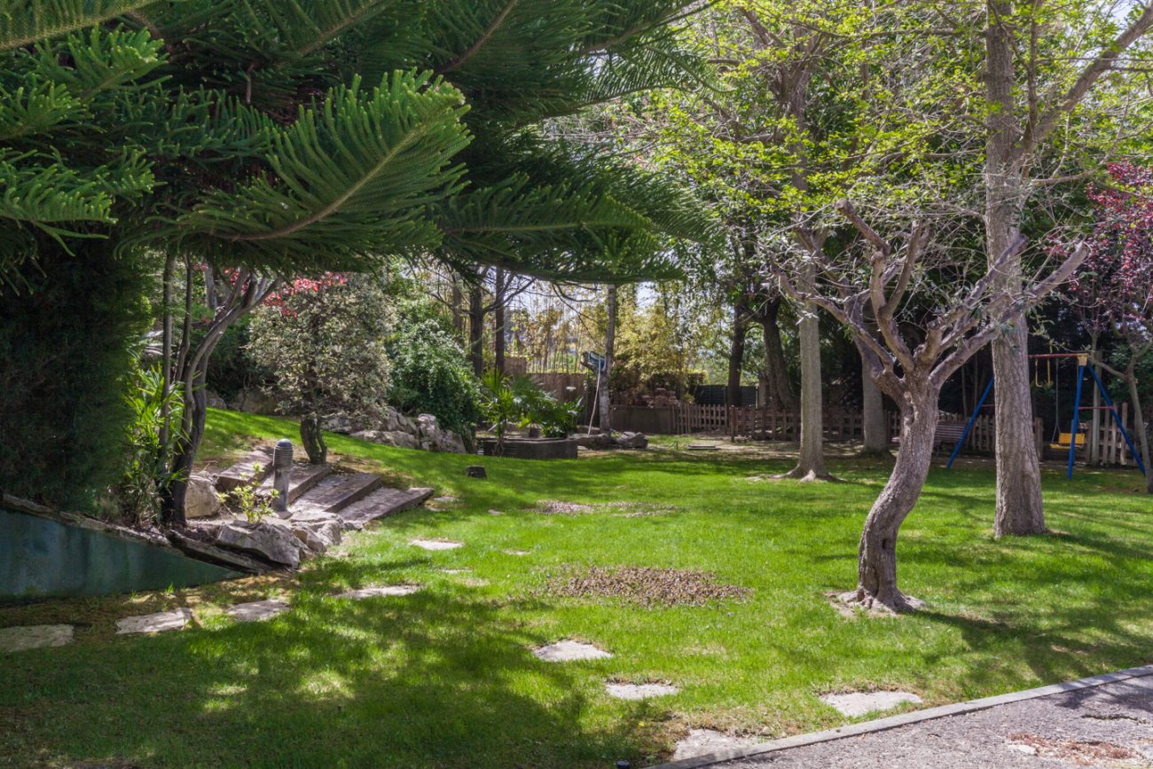 Gran casa con impresionante jardín