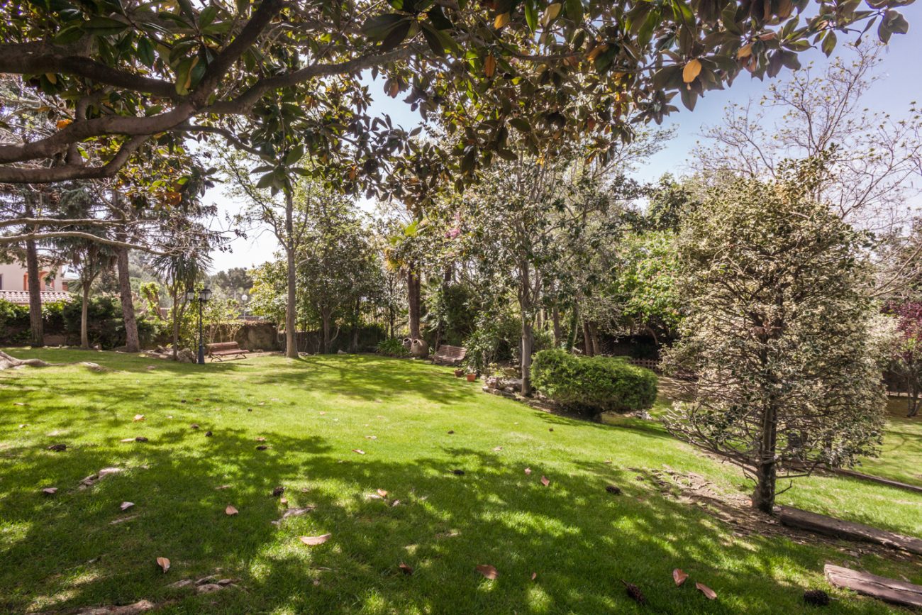 Gran casa con impresionante jardín