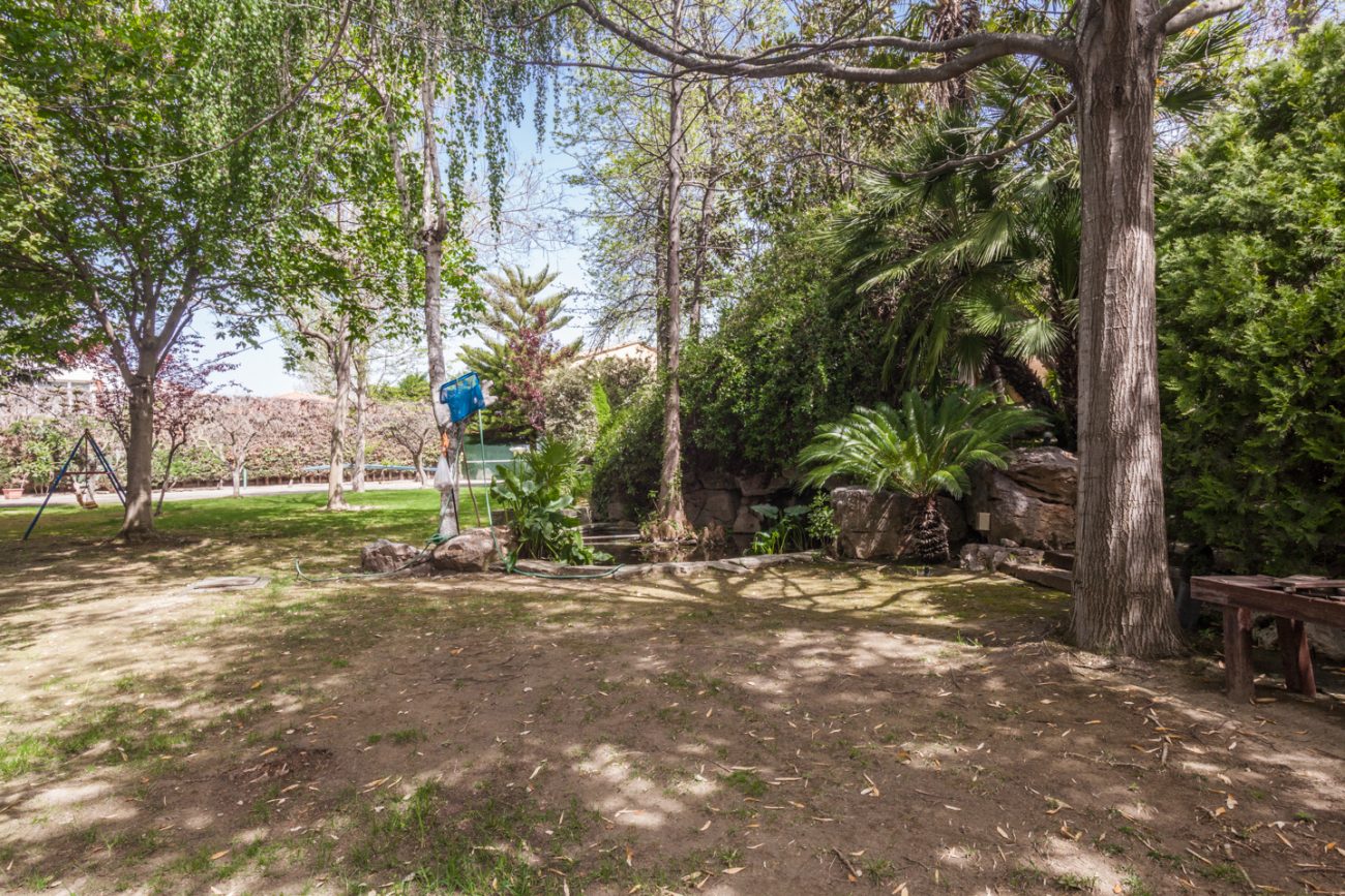 Gran casa con impresionante jardín