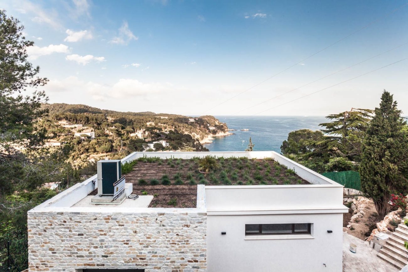Casa nueva con vistas al mar en Urbanización Privada