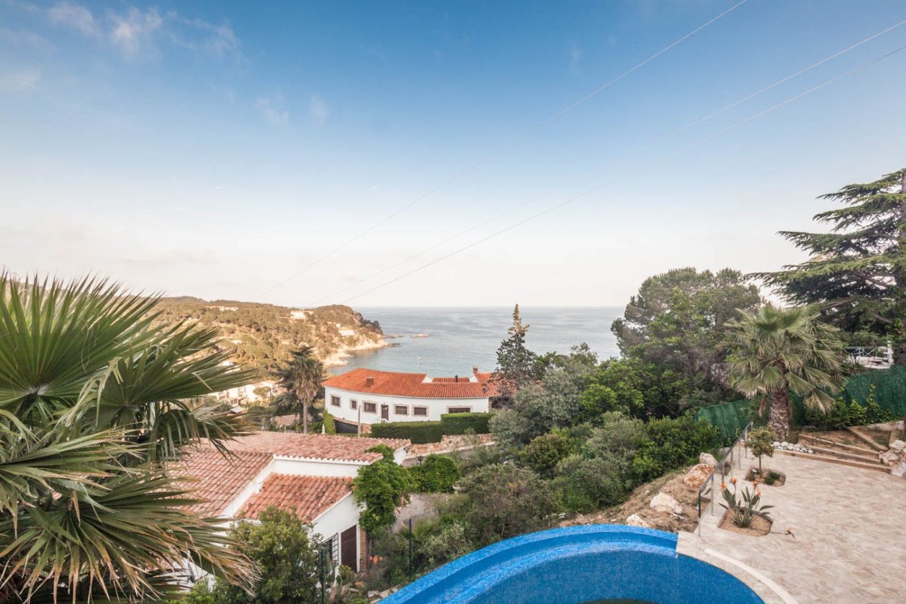 Casa nueva con vistas al mar en Urbanización Privada