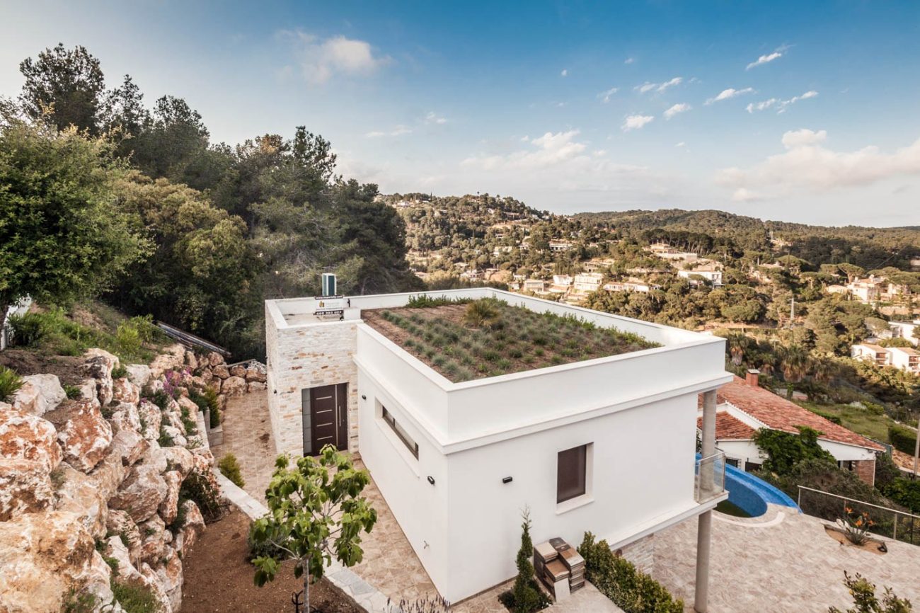 Casa nueva con vistas al mar en Urbanización Privada