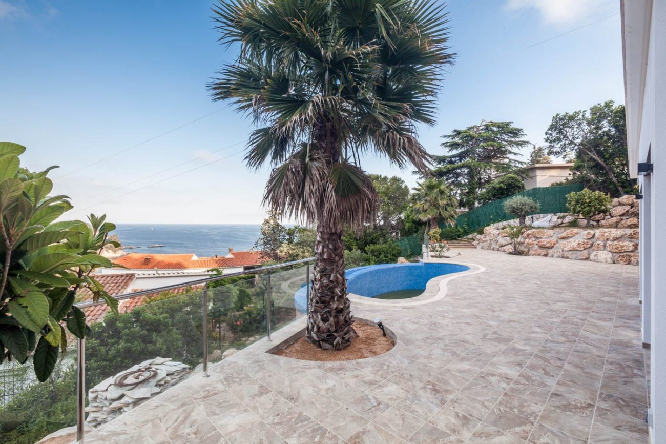 Casa nueva con vistas al mar en Urbanización Privada