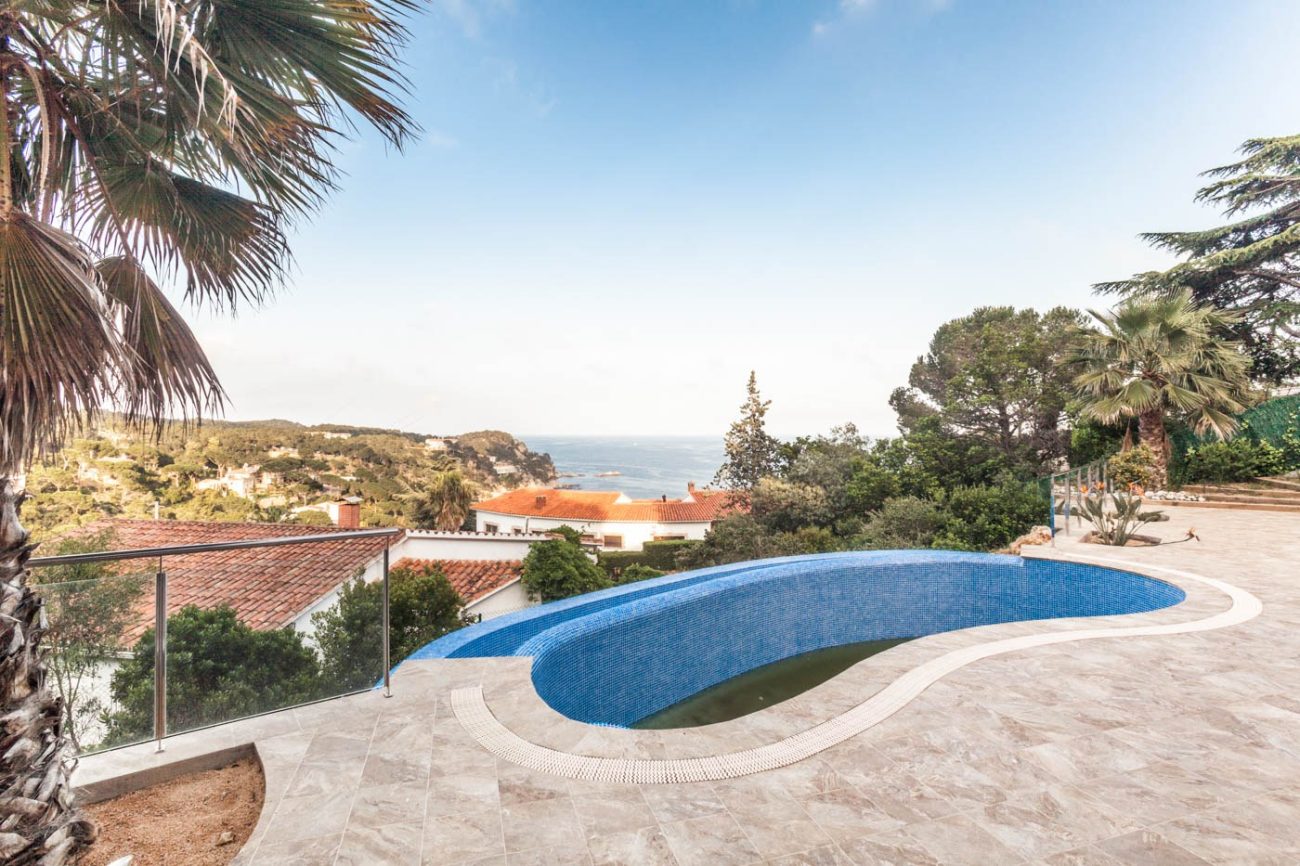 Casa nueva con vistas al mar en Urbanización Privada