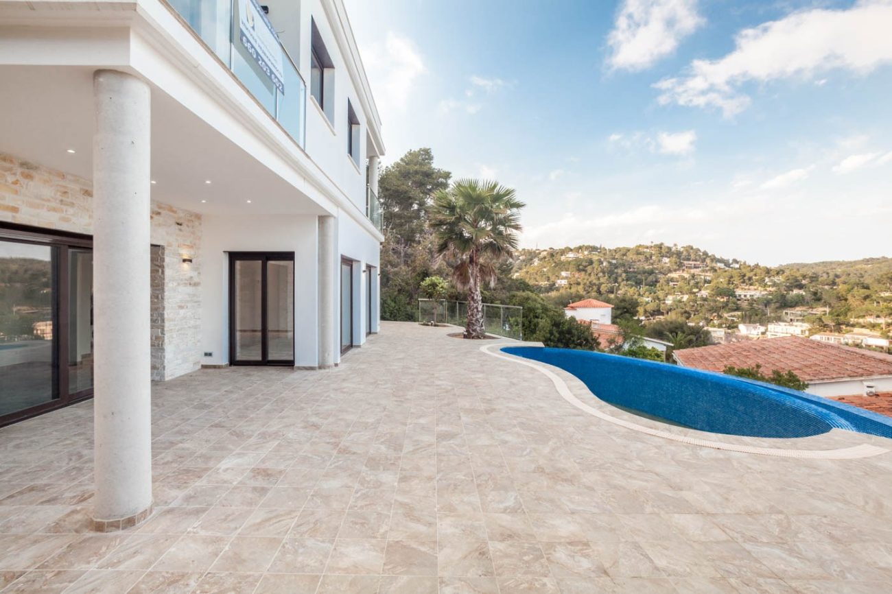 Casa nueva con vistas al mar en Urbanización Privada