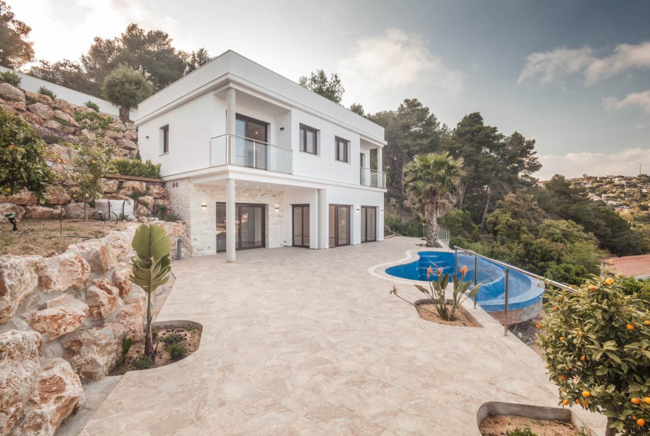 Casa nueva con vistas al mar en Urbanización Privada