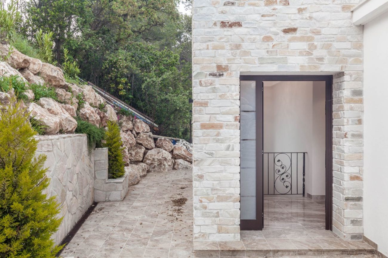 Casa nueva con vistas al mar en Urbanización Privada