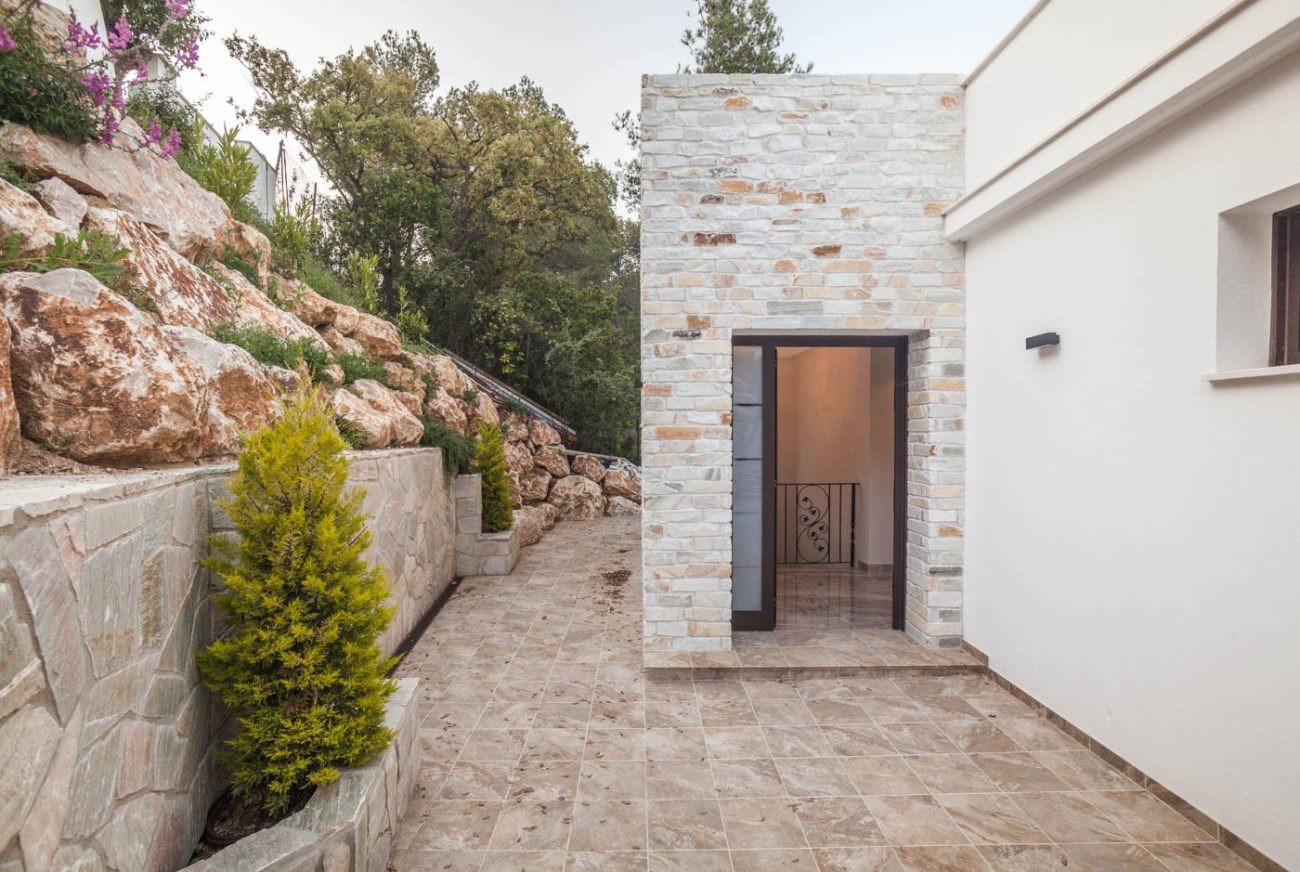 Casa nueva con vistas al mar en Urbanización Privada