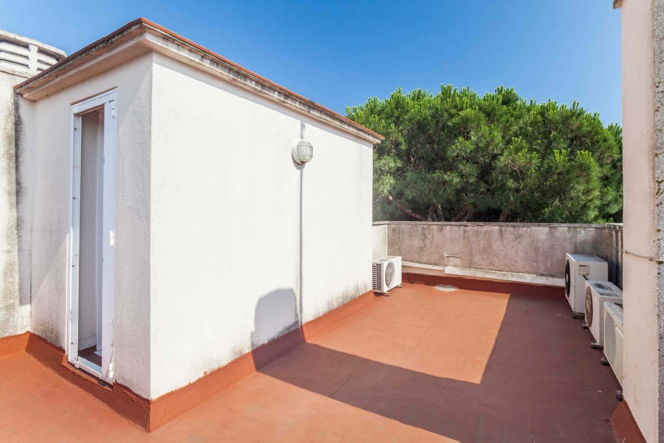 Gran casa a reformar con terreno en Gava Mar