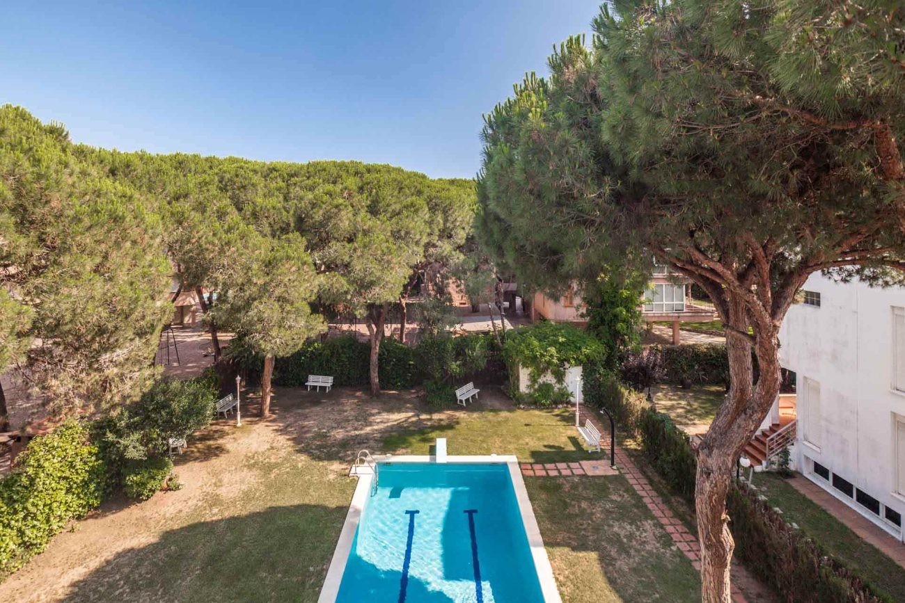 Gran casa a reformar con terreno en Gava Mar