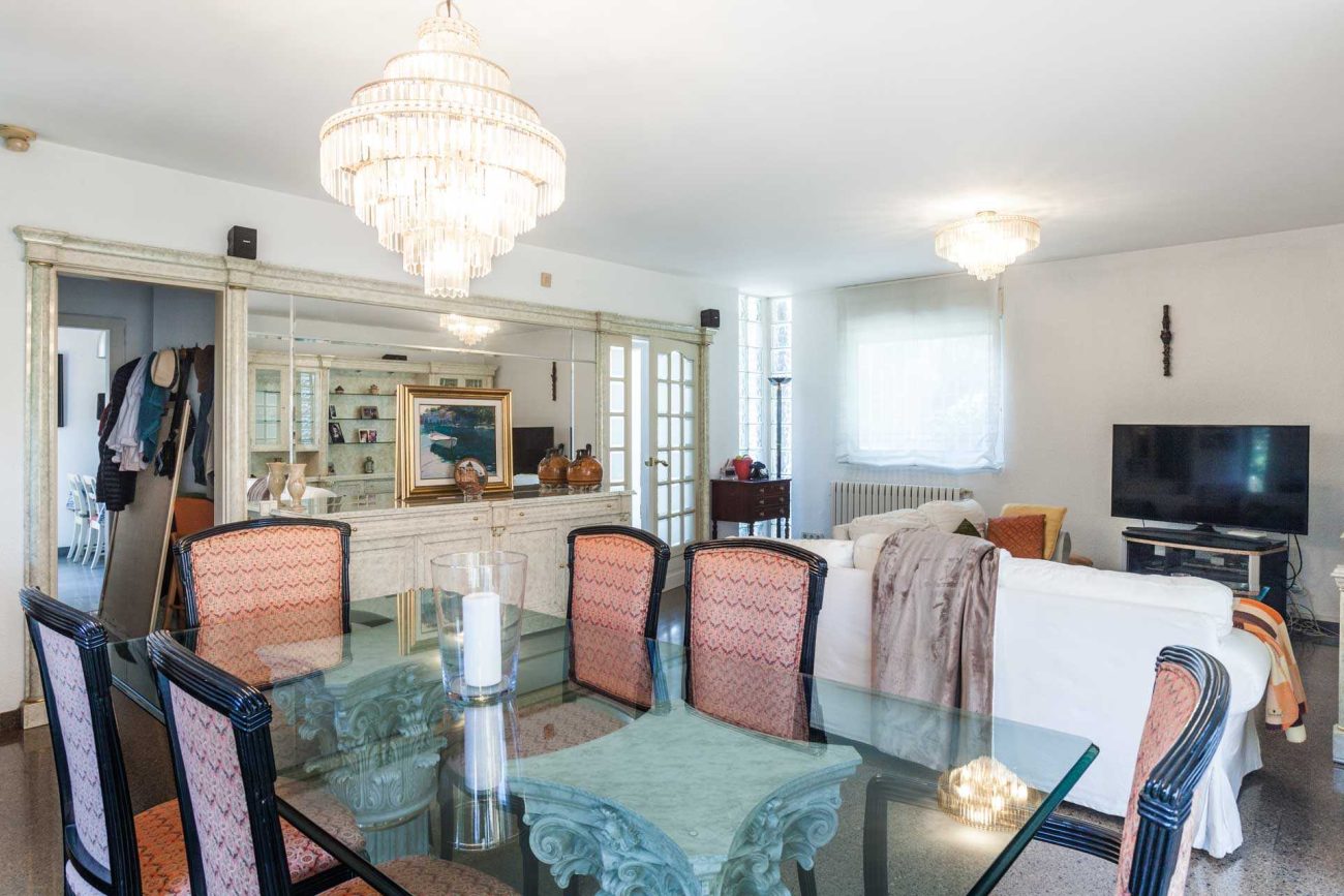 Gran casa a reformar con terreno en Gava Mar