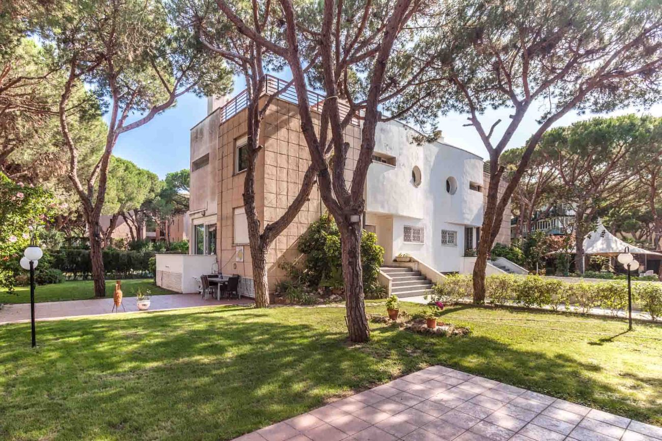 Gran casa a reformar con terreno en Gava Mar