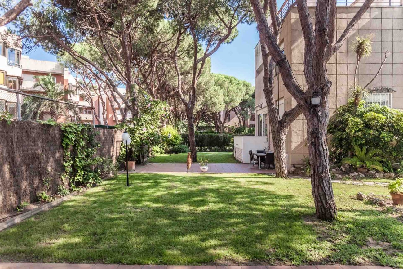 Gran casa a reformar con terreno en Gava Mar