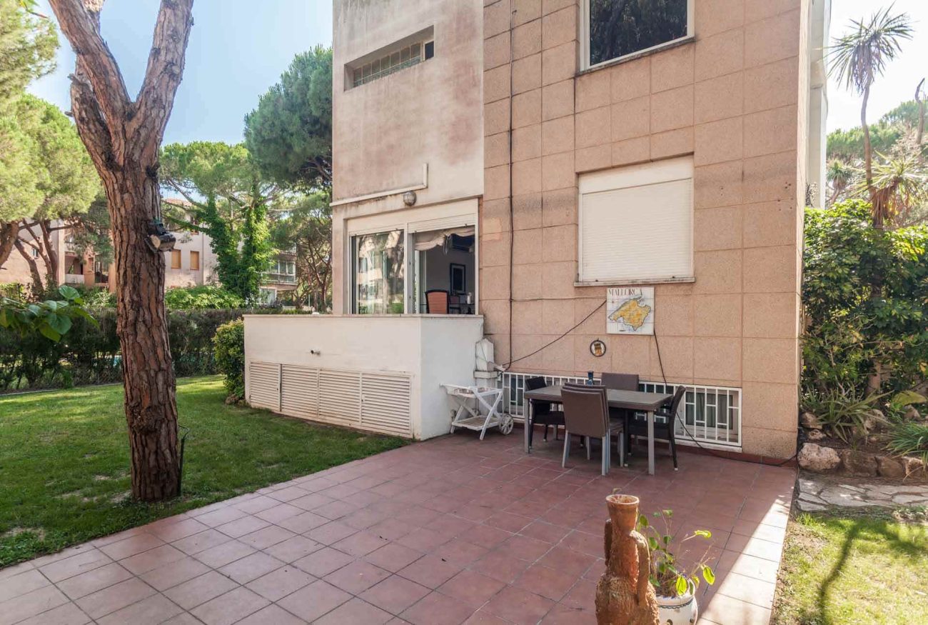 Gran casa a reformar con terreno en Gava Mar