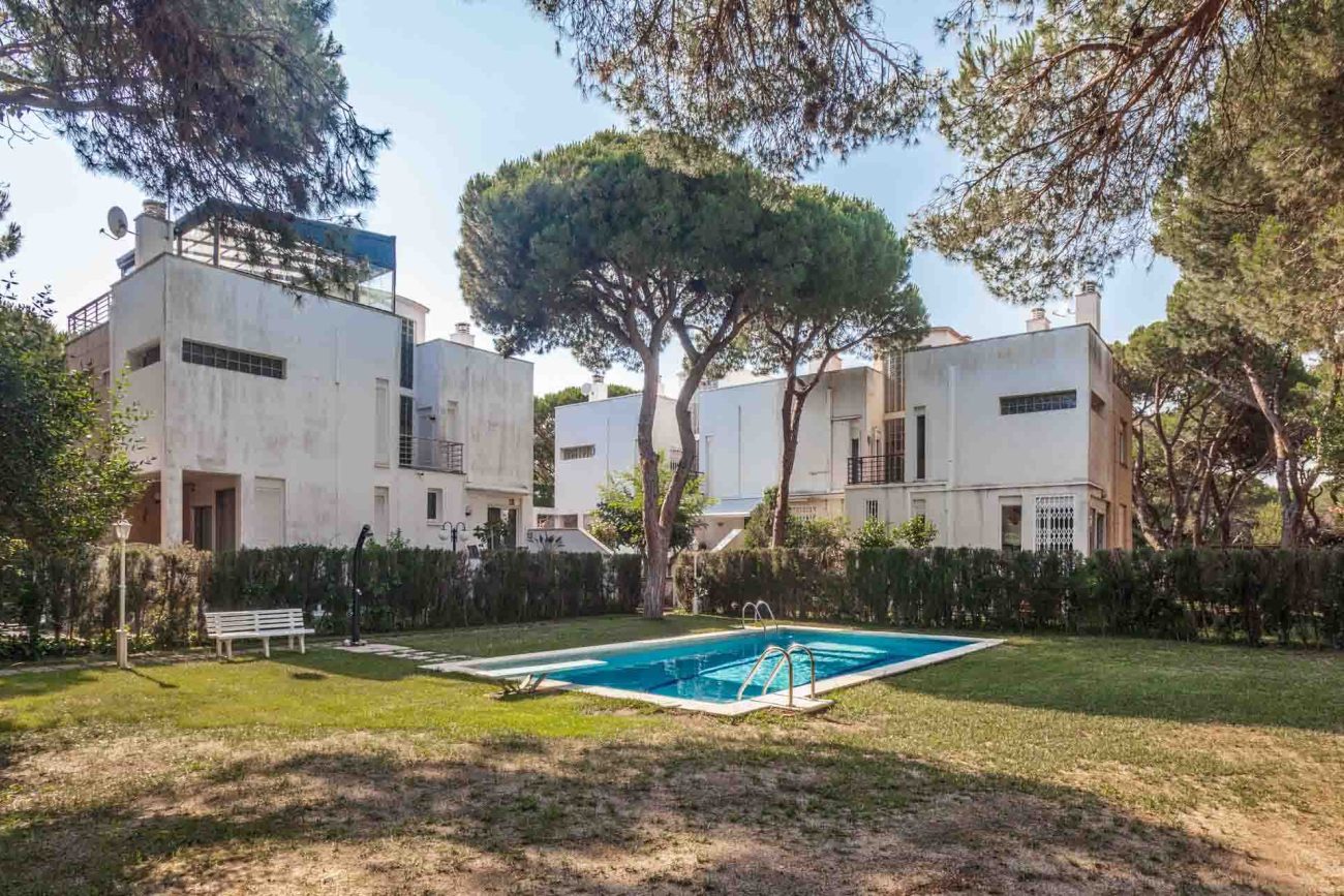 Gran casa a reformar con terreno en Gava Mar