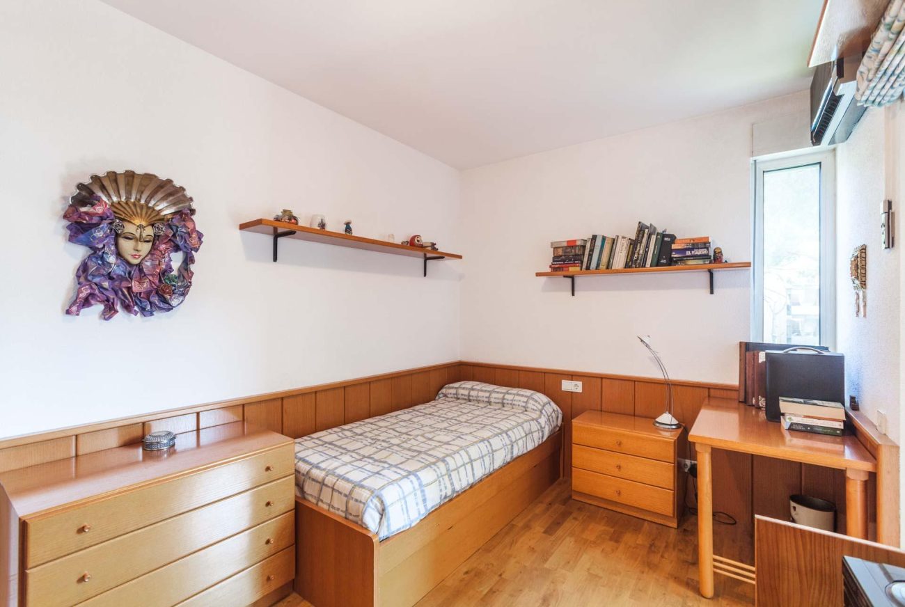 Gran casa a reformar con terreno en Gava Mar