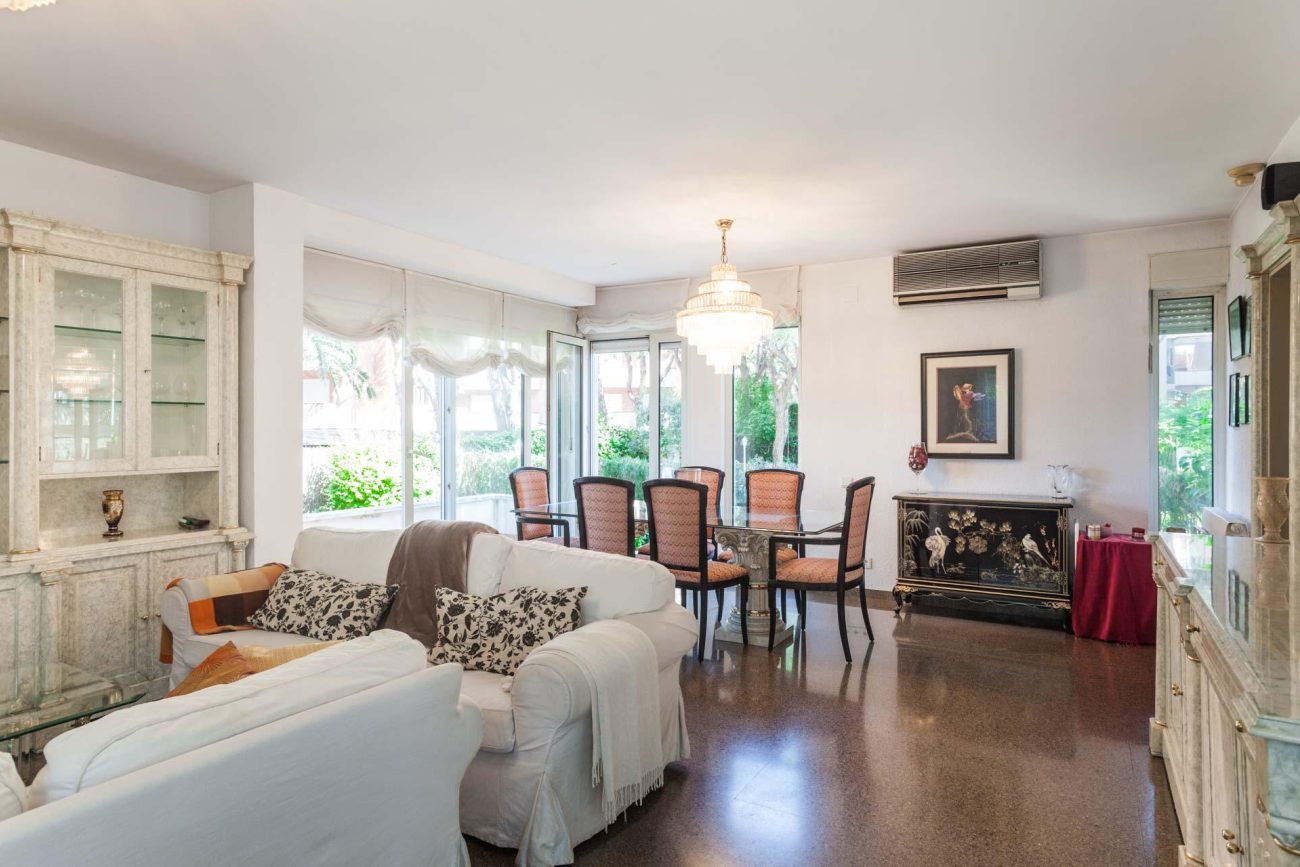 Gran casa a reformar con terreno en Gava Mar