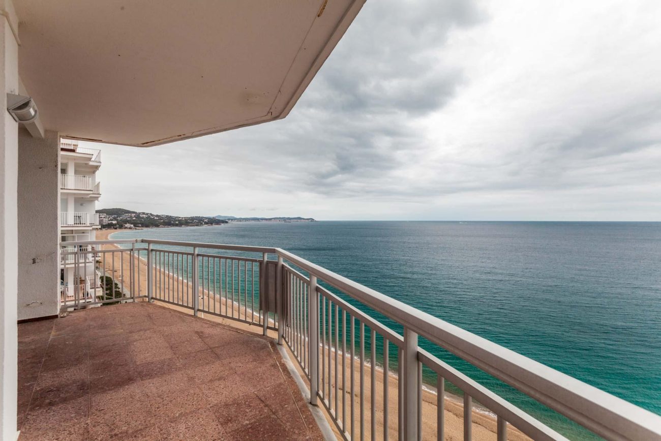 Apartamento con vistas frontales al mar