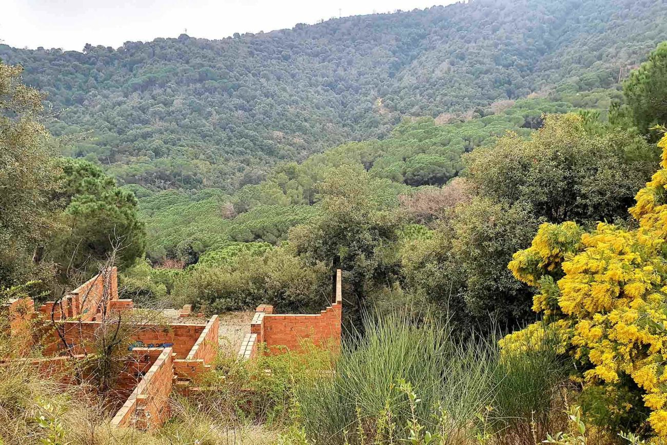 Parcela con preciosas vistas a la montaña en Alella