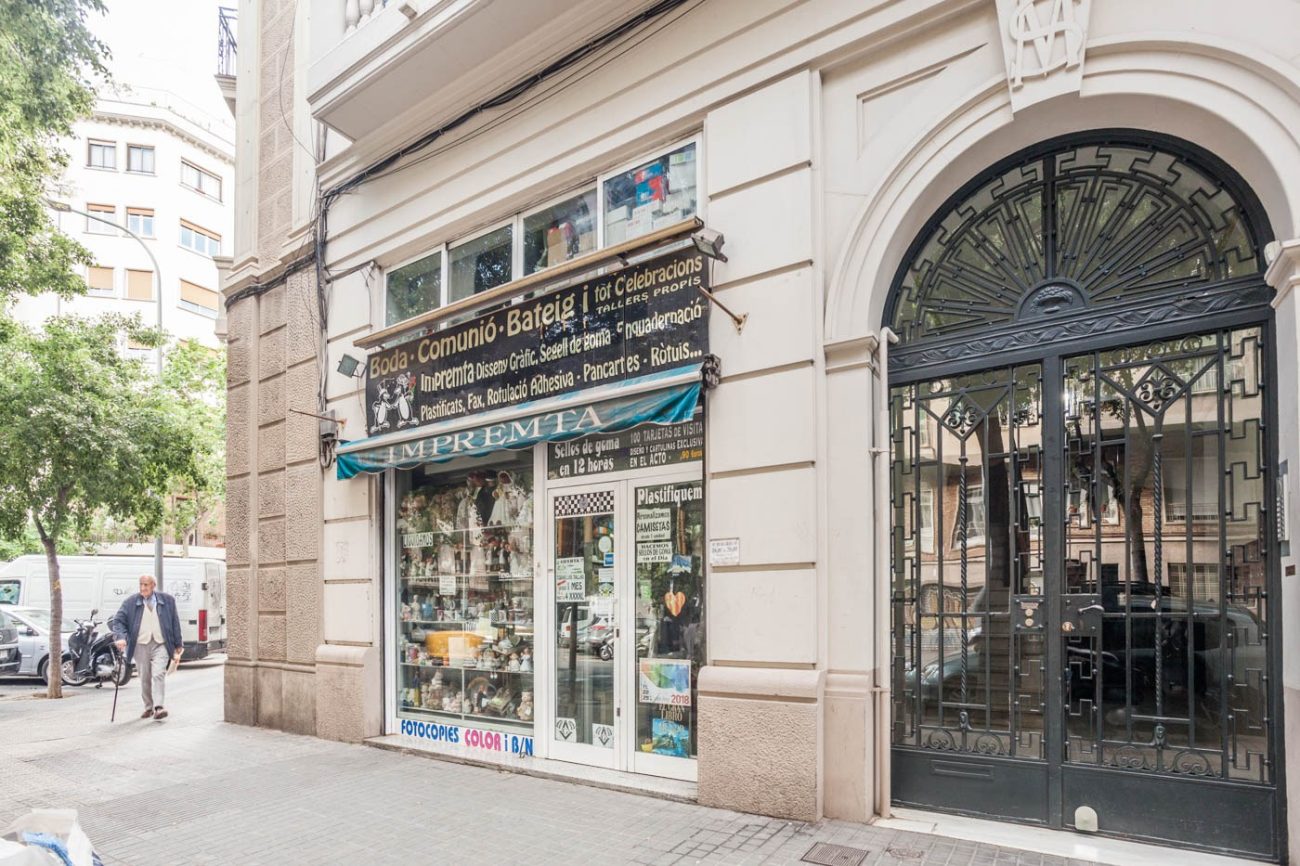 Local con vivienda en calle Córcega