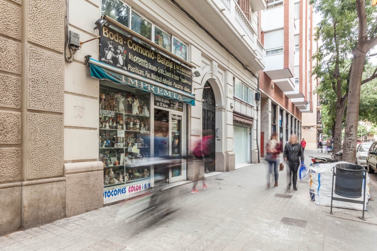 Local con vivienda en calle Córcega