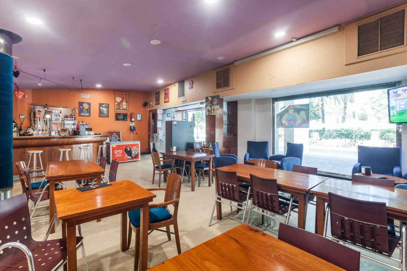 Fabuloso Restaurante cerca de la playa Nova Icaria