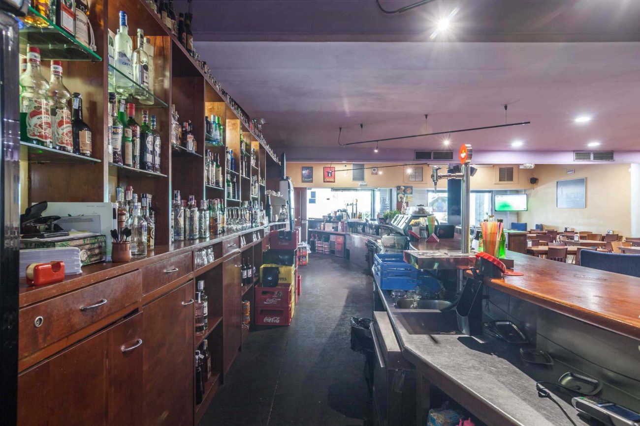 Fabuloso Restaurante cerca de la playa Nova Icaria