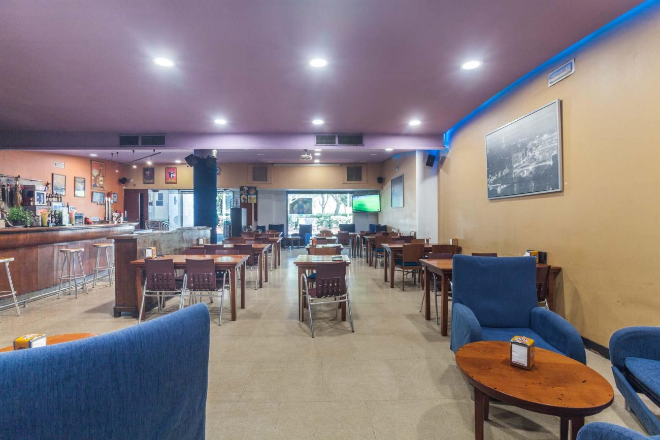 Fabuloso Restaurante cerca de la playa Nova Icaria