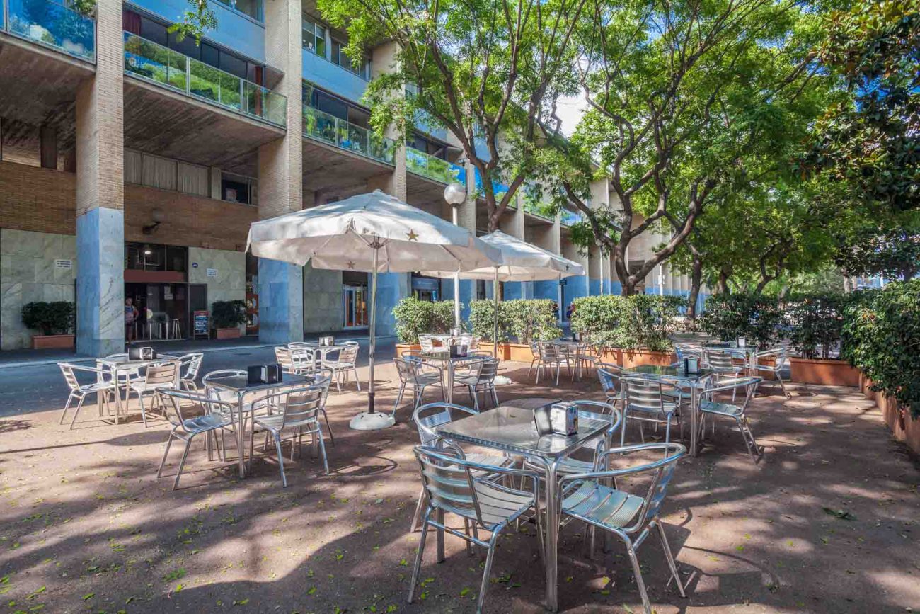 Fabuloso Restaurante cerca de la playa Nova Icaria
