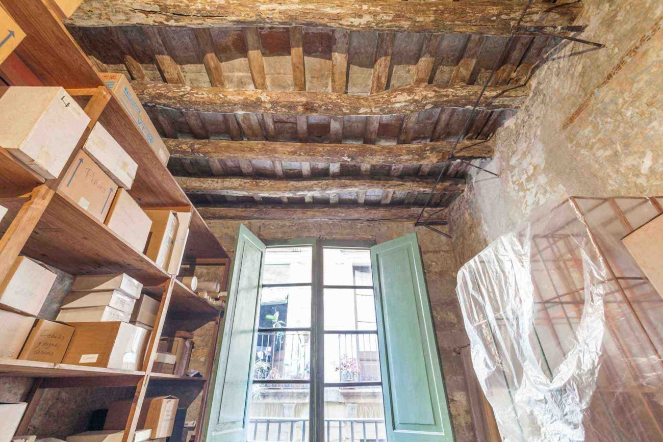 Fantástico edificio en el Borne