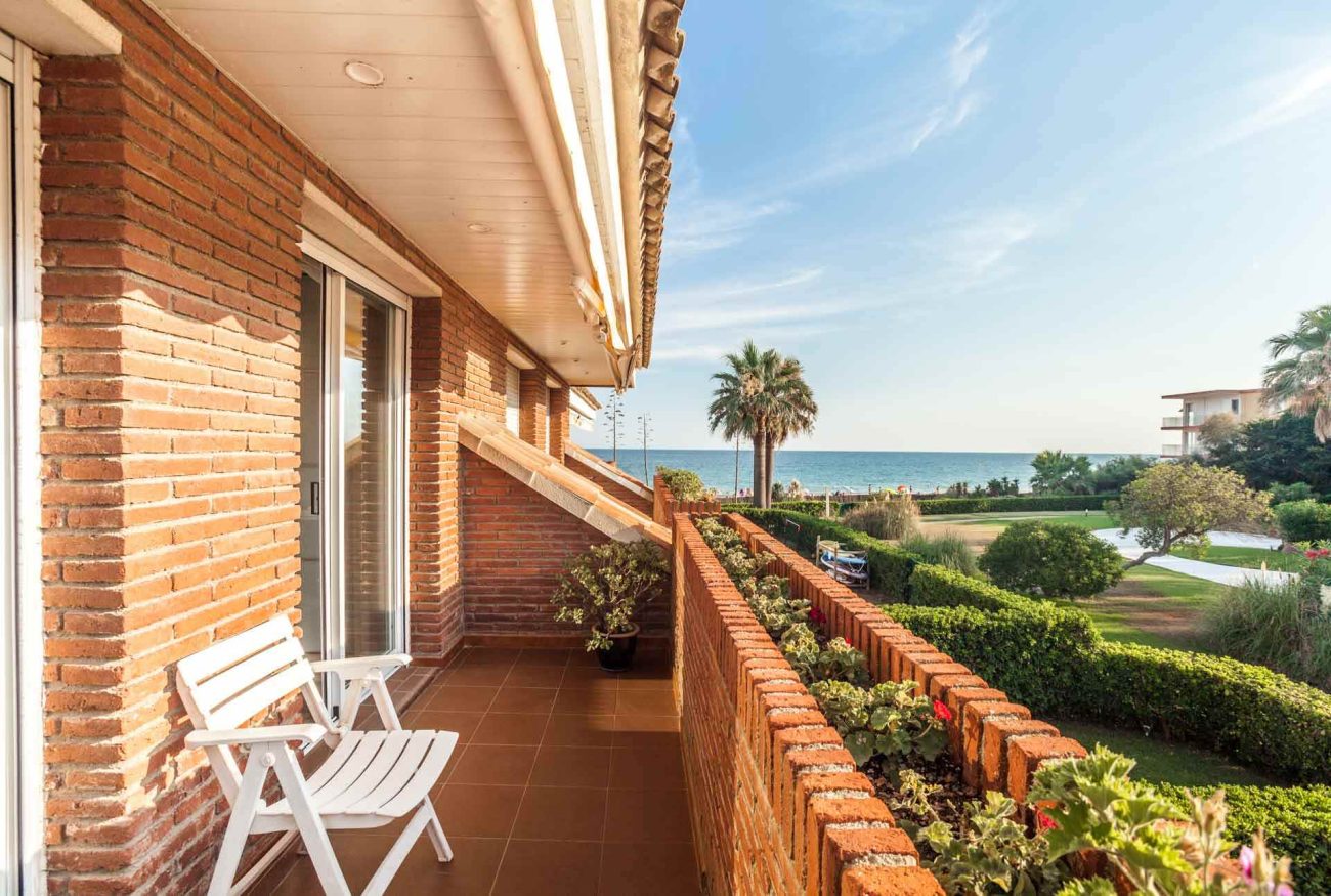 Fantástico chalet adosado con acceso directo a la playa