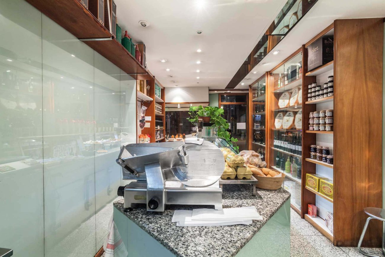 Locales en venta con salida de humos en Bonanova