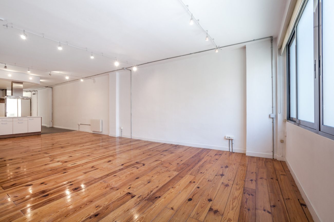 Diafáno y luminoso loft en calle Valencia, junto a Les Glòries.