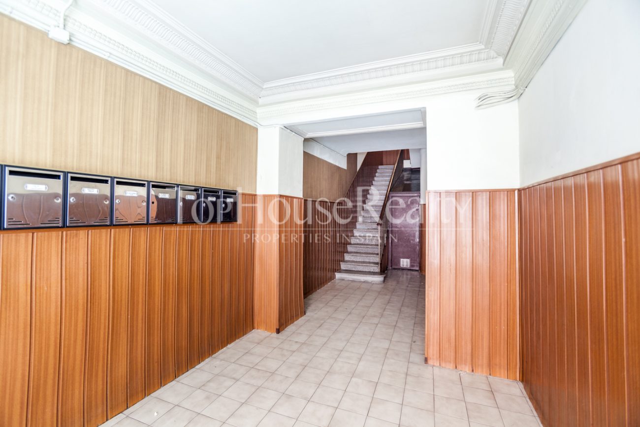 Ocasión venta carismático piso en Gracia