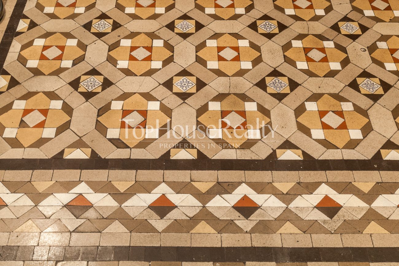Excelente y exclusiva  pieza del modernismo catalán