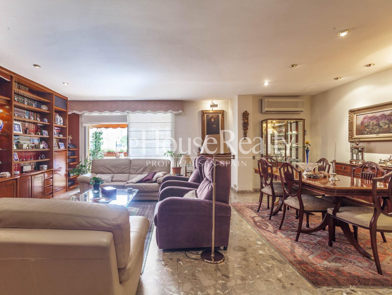 Excelente piso con piscina comunitaria