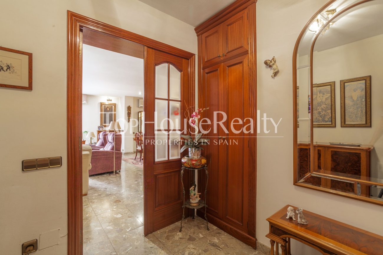 Excelente piso con piscina comunitaria