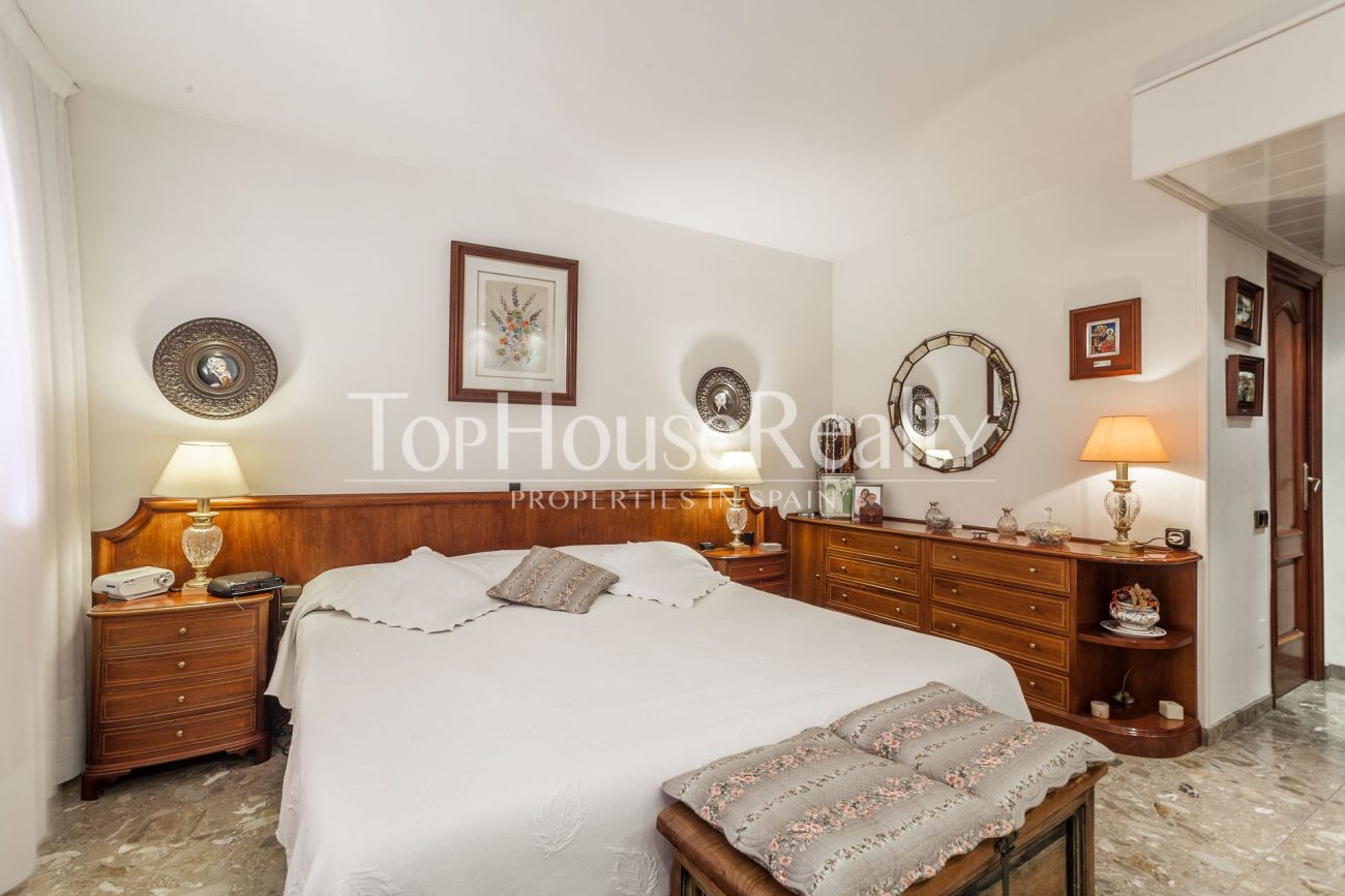 Excelente piso con piscina comunitaria